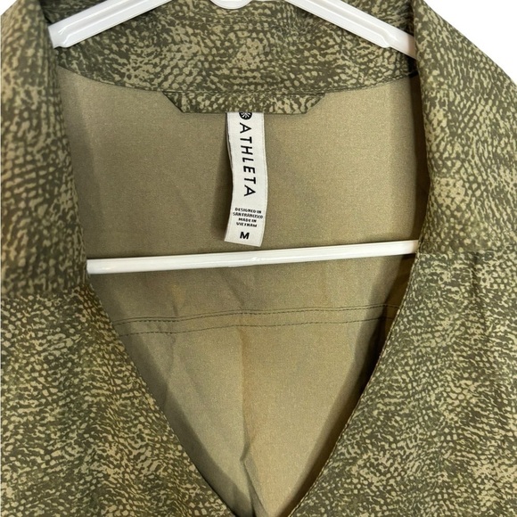 Athleta Zuma Printed Top in Viper Shadow Olive SIZE M        #657857 - Picture 4 of 9